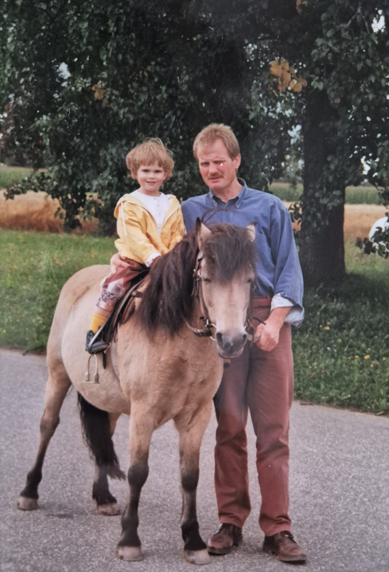 Ann-Kathrin als Kind mit Uli